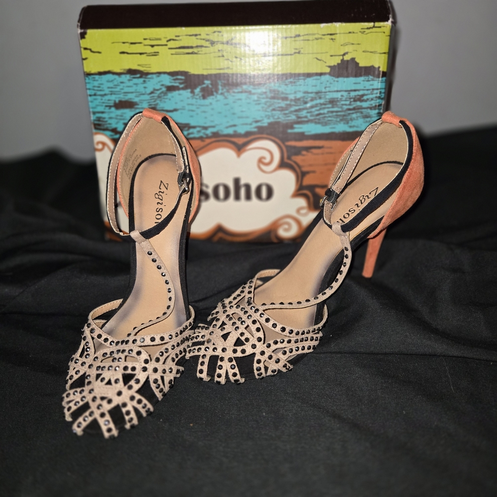 Zigi Soho Studded T-Strap Heels Size 8 Nude Coral Suede Cutout Ankle Strap Pumps